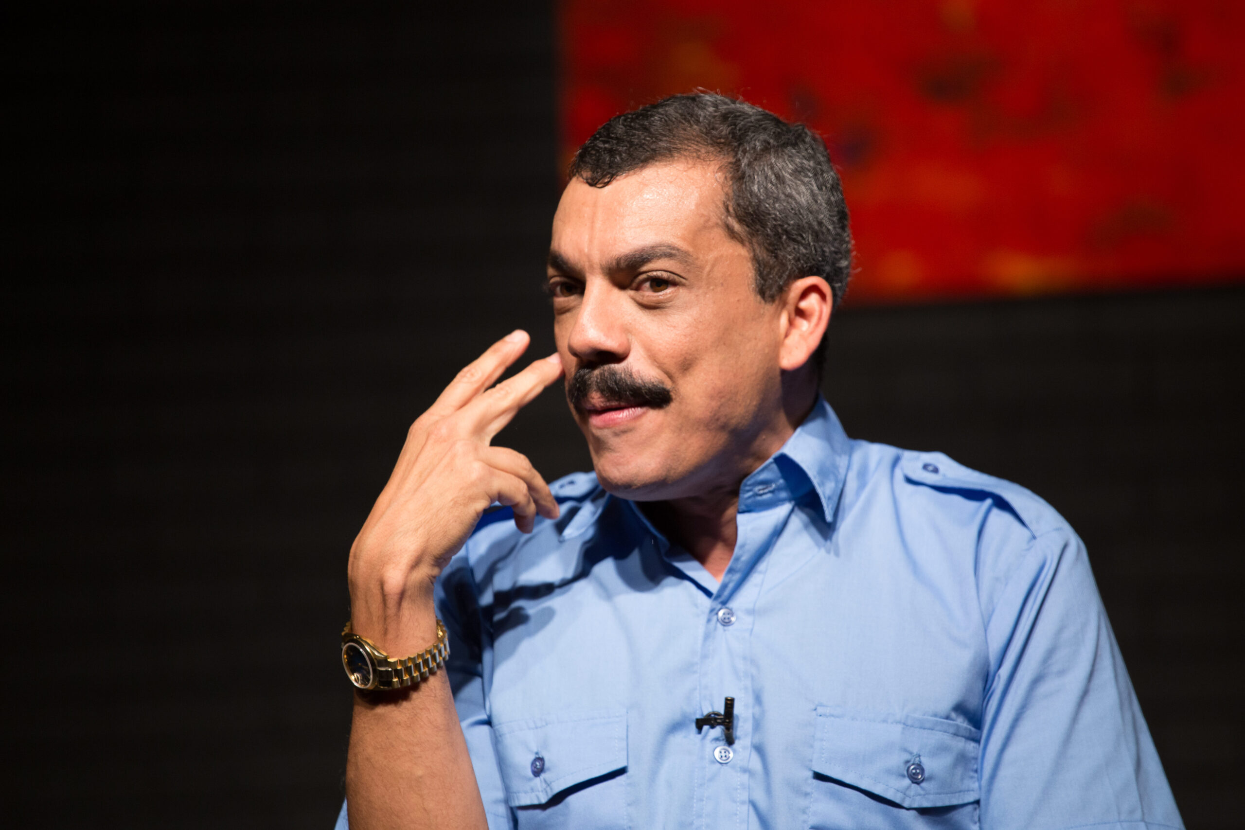 Alexandre Lino chega a Goiânia com “O Porteiro – A Comédia”