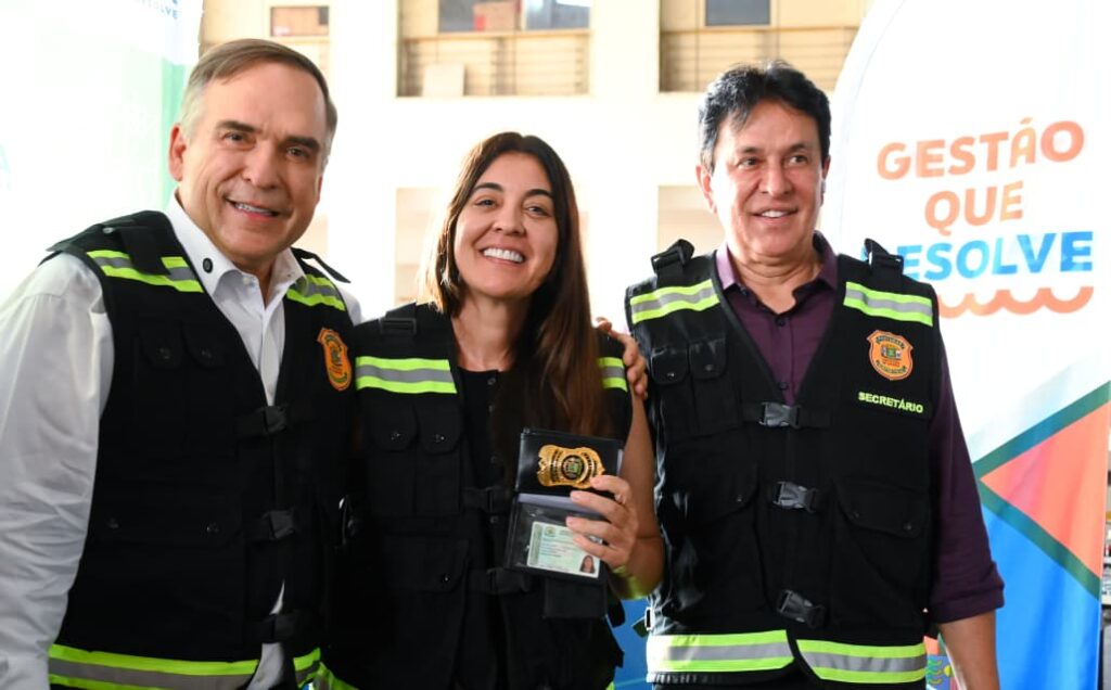 Mabel entrega 172 carteiras funcionais e coletes a auditores para reforçar segurança e autenticidade da fiscalização
