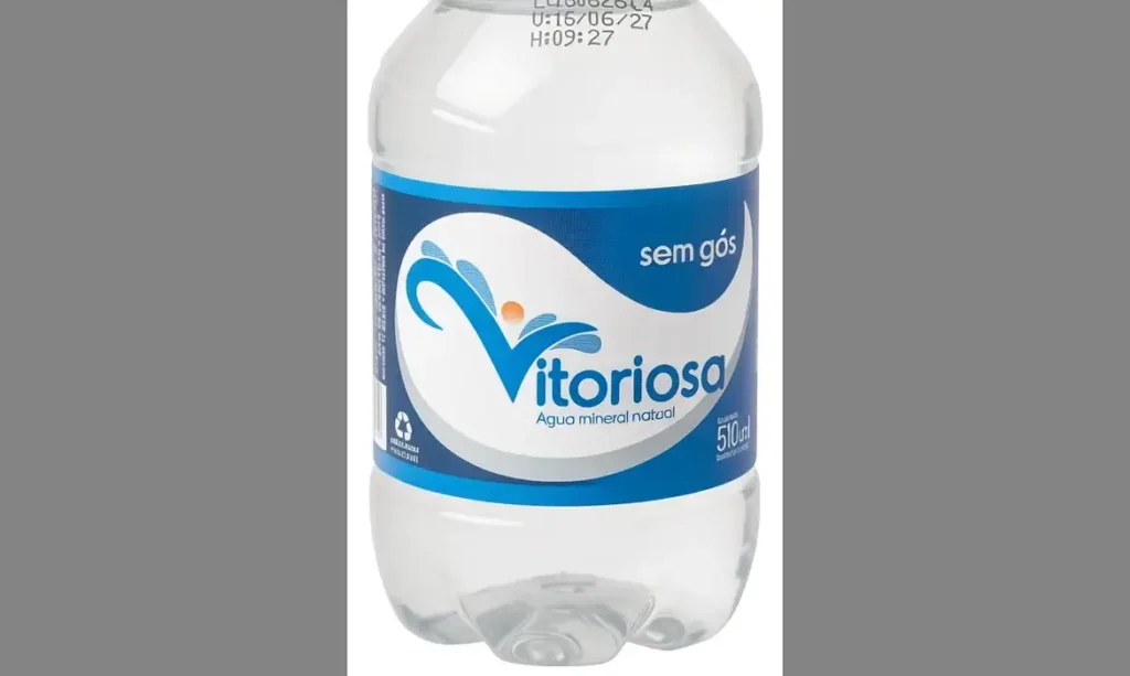 Anvisa interdita água mineral da marca Vitoriosa por conter coliformes