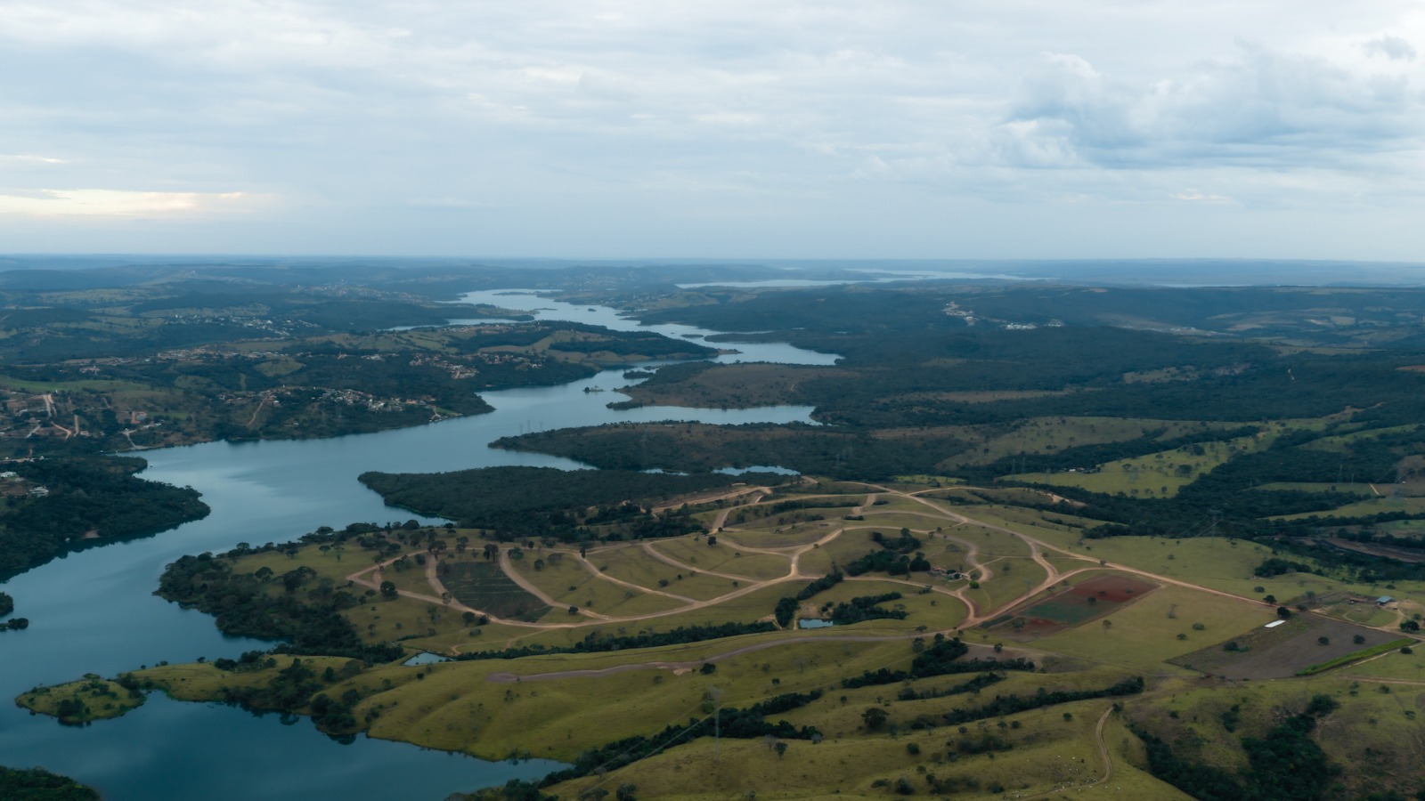 Obras da Fazenda do Lago avançam pela infraestrutura antes dos lotes; veja o que já está em curso