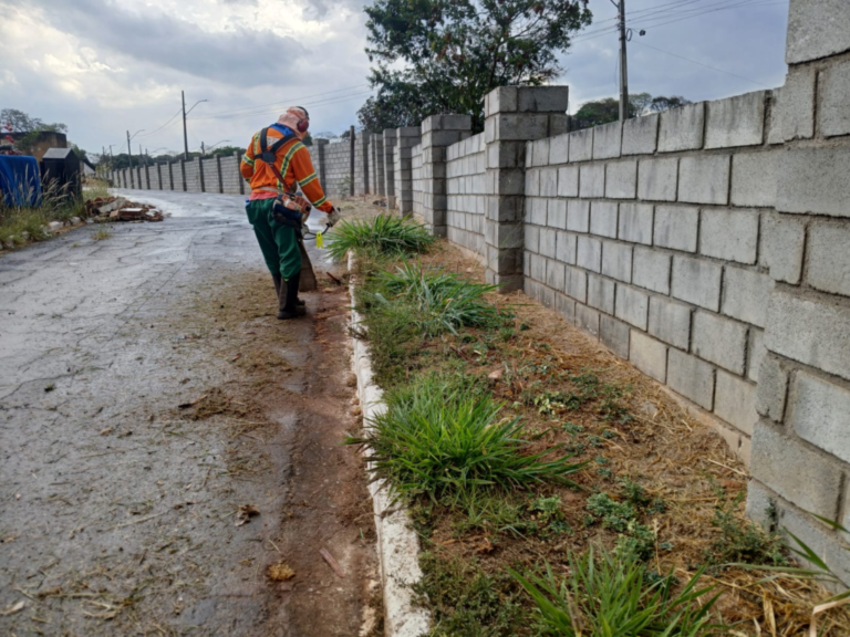 Comurg inicia limpeza preventiva no Cemitério Parque