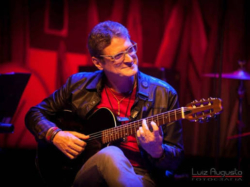 Nilton Rabello apresenta repertório autoral no Teatro Sesc Centro, em Goiânia (Foto: Divulgação)