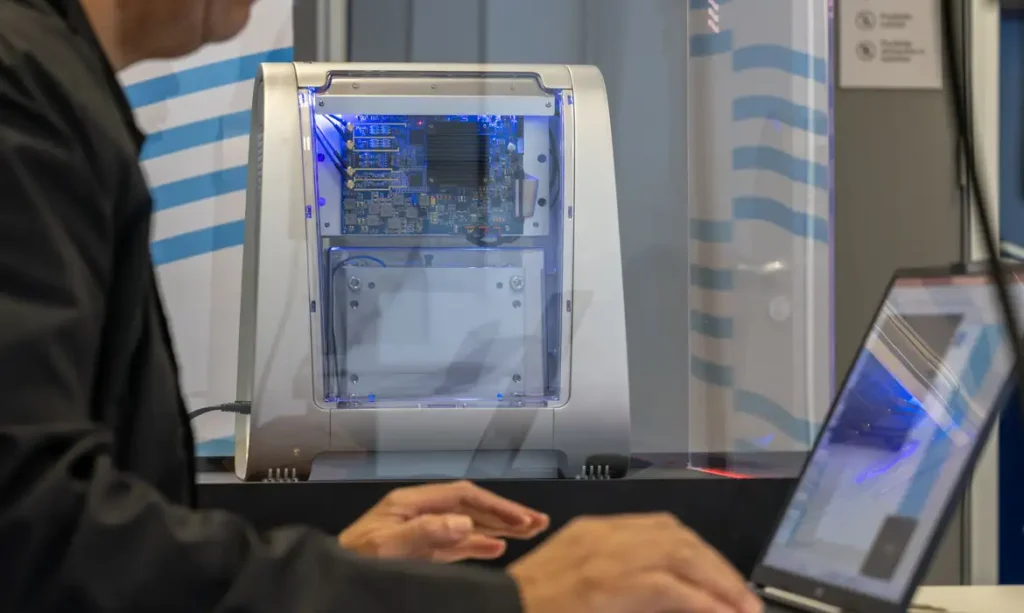 Novo computador quântico educacional passa a ser usado no Senai
