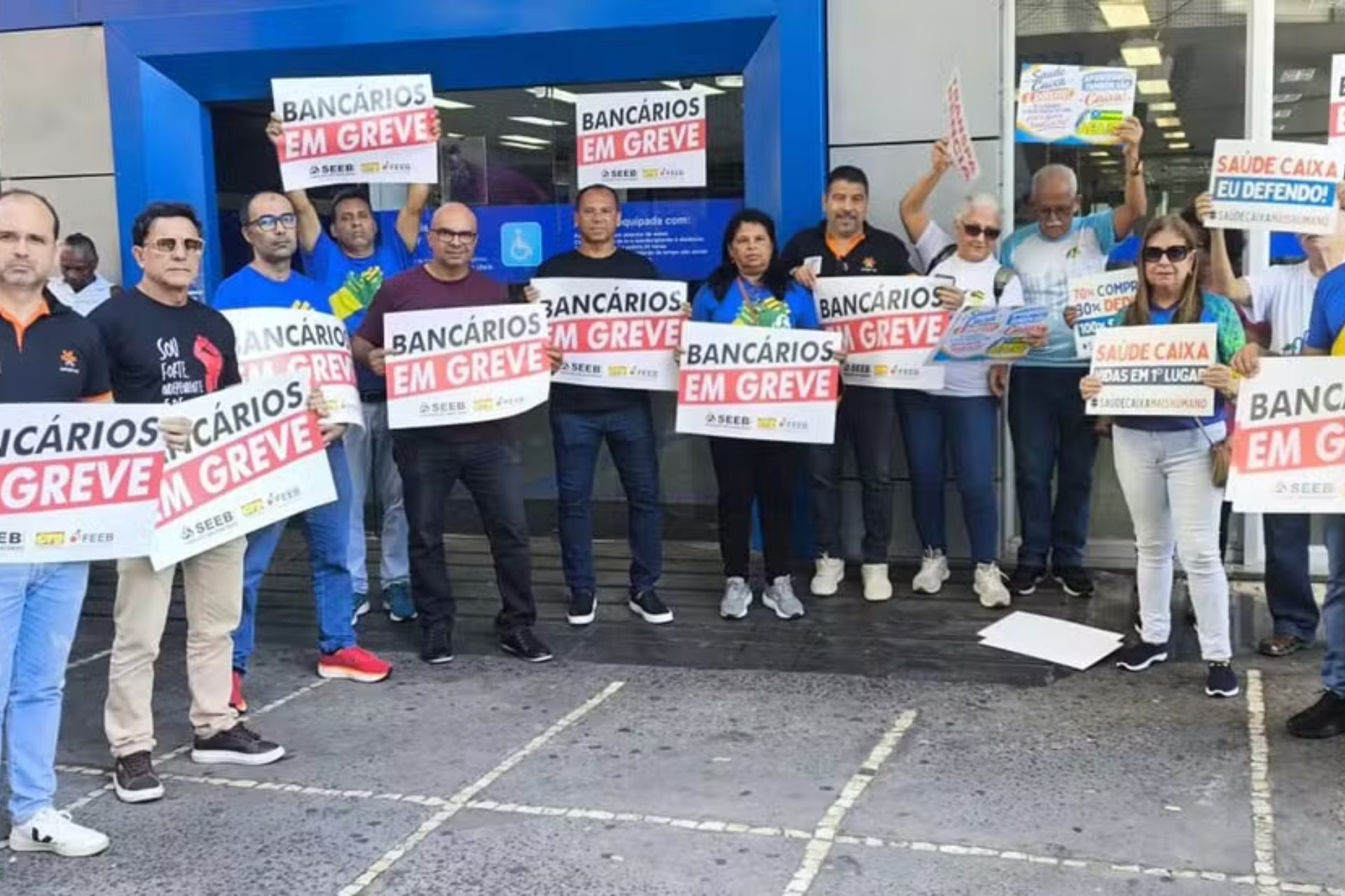 Greve da Caixa chega ao fim após decisão do TST; agências reabrem nesta quarta