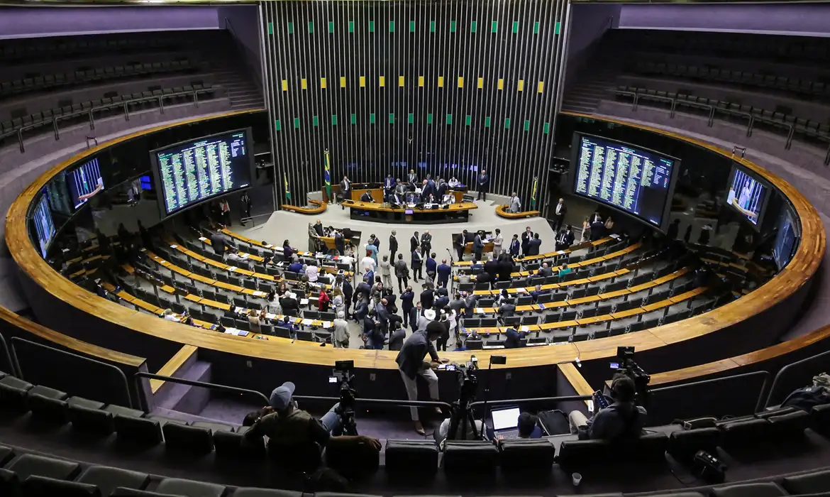 MP da "taxa das blusinhas" é aprovada na Câmara e vai ao Senado