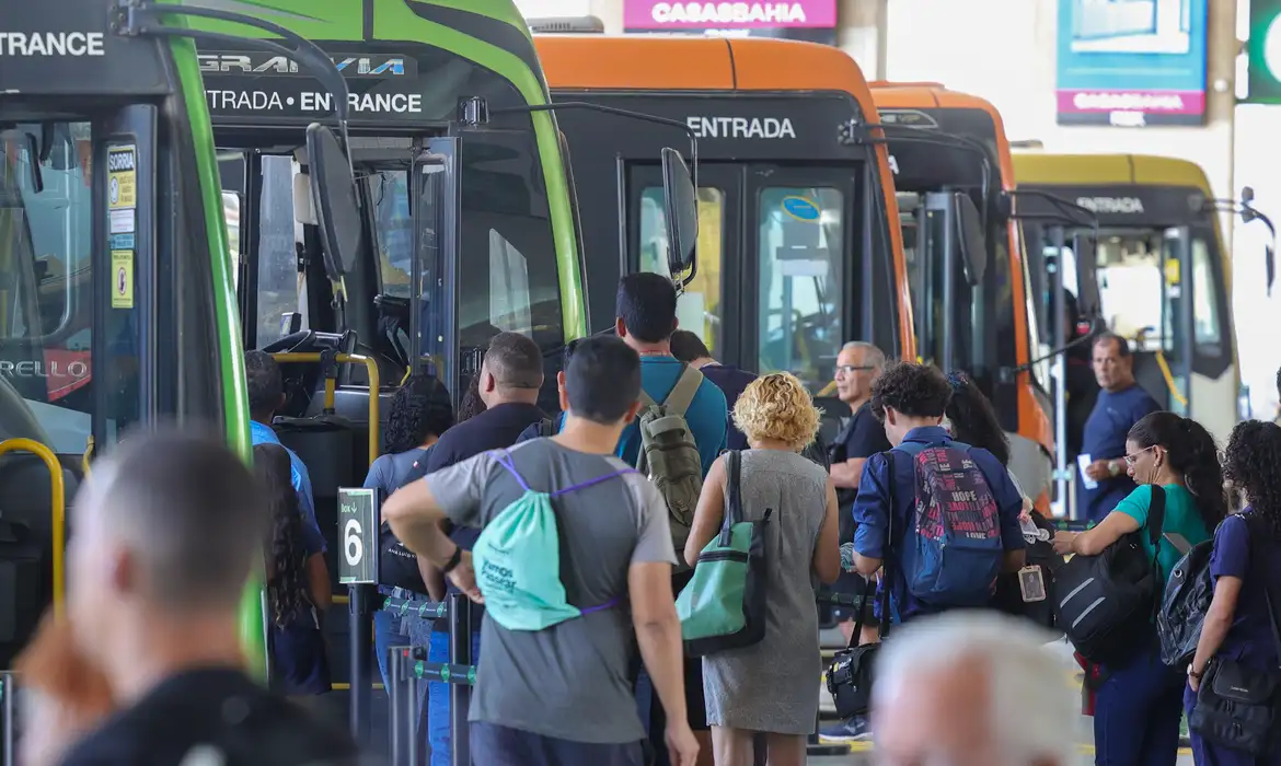 Escala 6×1: 67% apontam que jornada piora saúde mental, diz pesquisa