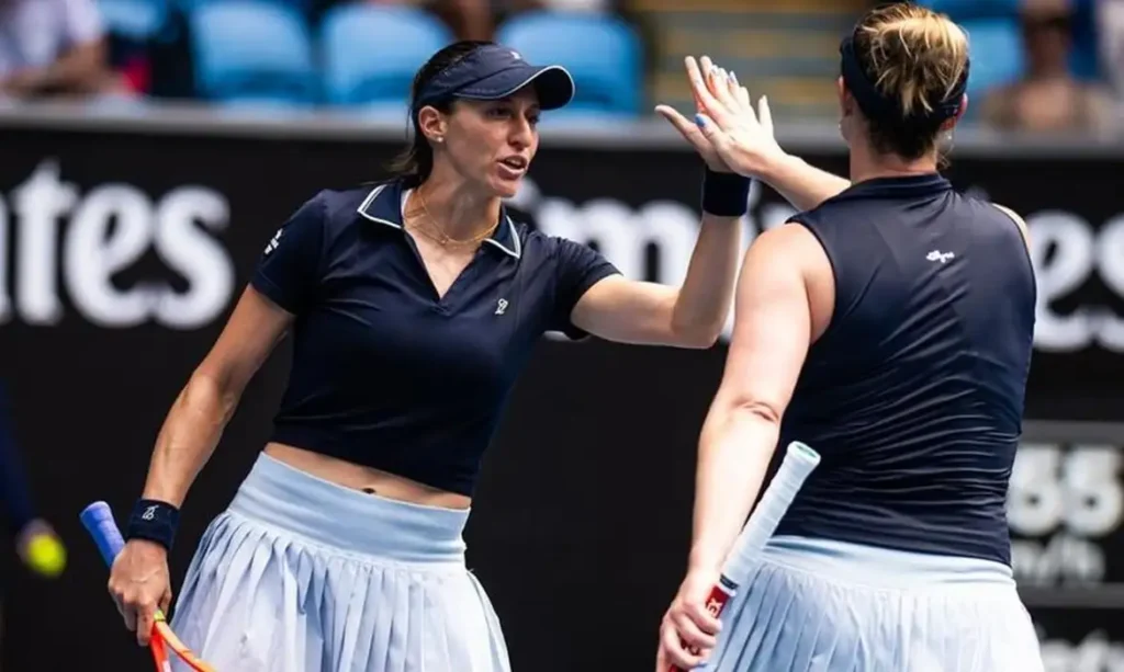 Dupla de Luisa Stefani vence estreia e avança à 2ª rodada do US Open