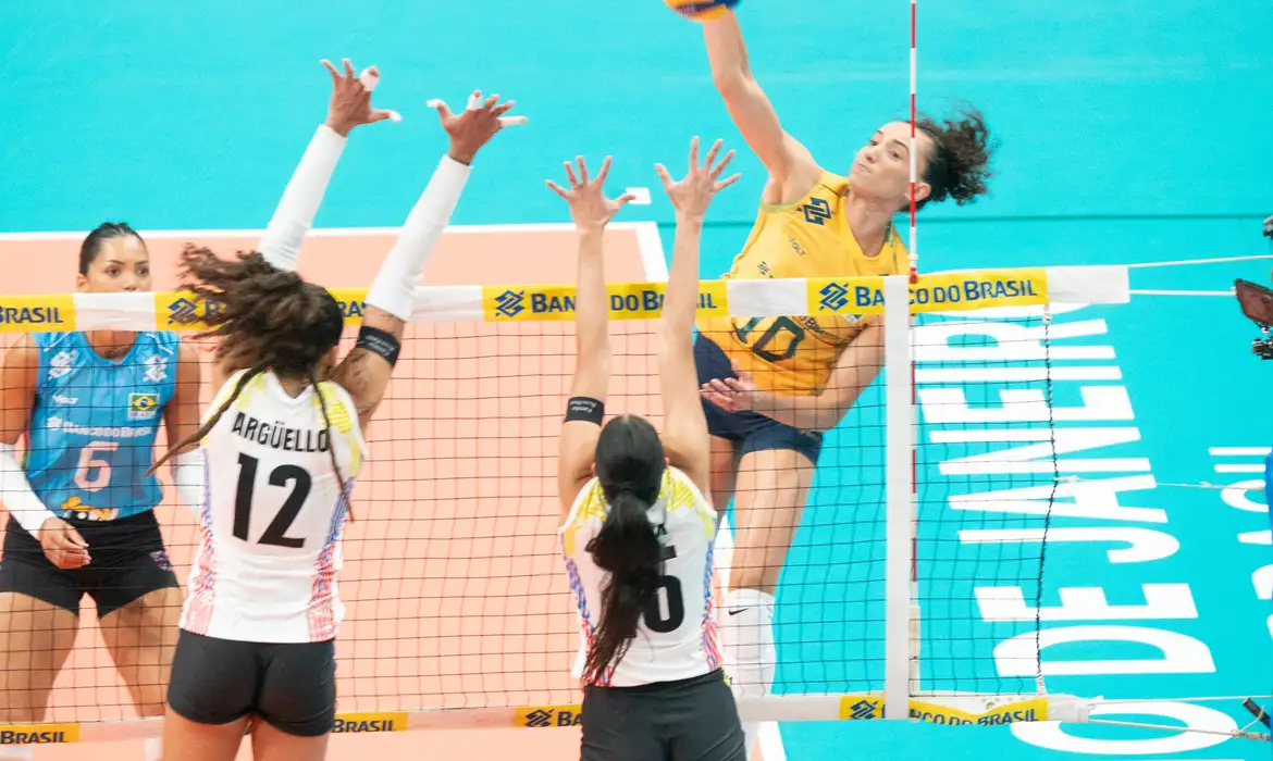 Brasil supera Venezuela em estreia no Sul-Americano de vôlei feminino
