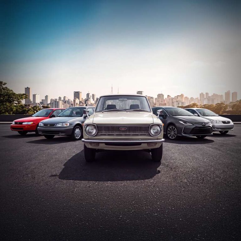 Exposição de veículos celebra os 60 anos do Toyota Corolla