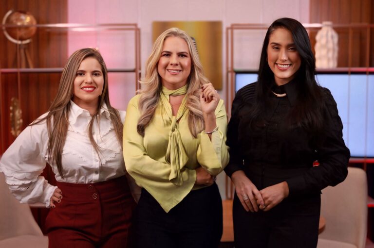 A condução do escritório por Paula Melo, Patricia Melo e Káthya Sena acrescenta à pauta uma dimensão de liderança feminina na gestão de negócios jurídicos.